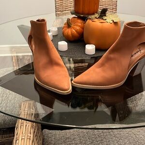 NEW Free People cutout heeled ankle booties size 37.5
